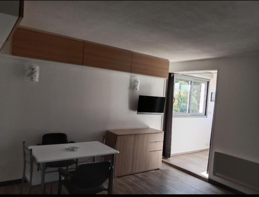 Frejus-Plage Et Centre-Ville, 28 M2, Accueil 4 Personnes, Francais, English Spoken Экстерьер фото